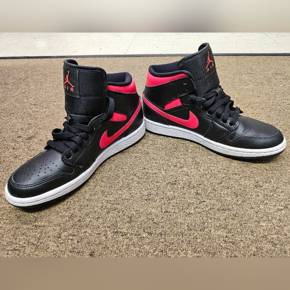 Size 7.5 - Jordan 1 Mid Siren Red 2021 - Picture 4 of 8